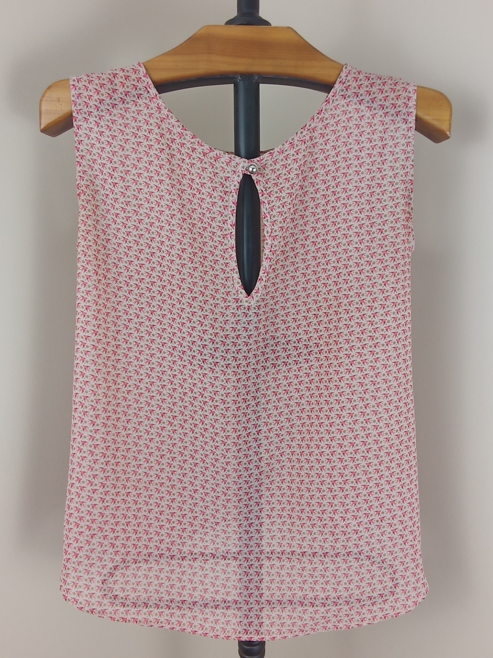 Liberty Love Pink Microprint Keyhole Sleeveless Top